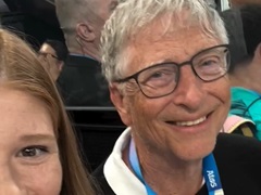 ビル・ゲイツが五輪で応援していた選手は　観戦する横顔を娘が公開「楽しまれたようで本当にうらやましい」(ねとらぼ)
