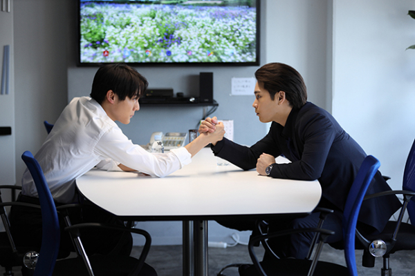 柳楽優弥＆中川大志がバディ役で映画初共演！　「夏目アラタの結婚」息ぴったりのメイキング＆インタビュー映像公開(映画.com)