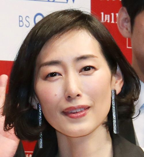 「割烹着姿が色っぽいと異例の反響が…」貧困、末期がん、無人島での濡れ場…木村多江（53）の“お化け”な女優人生(文春オンライン)