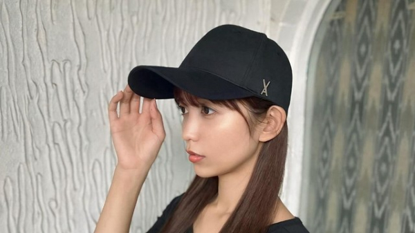 “産後とは思えない”の人気YouTuberが「足ほそ！」なブラックコーデ披露　人生MAX体重からマイナス12㎏のダイエットに成功！(めざましmedia)