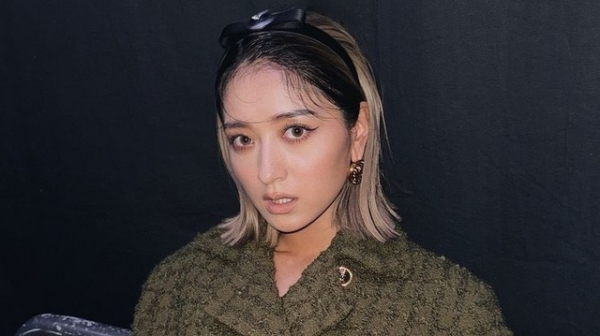 「もはや白鳥…」みちょぱ（池田美優）美デコルテ＆美腹筋の際立つ白ドレス姿で圧巻のスタイルを披露！(めざましmedia)