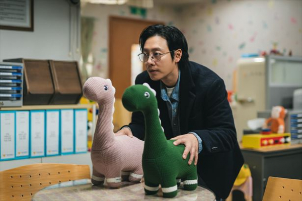 キム・ドンウクの推理シーンに視聴者沸騰「想像以上にコメディー！」2PMチャンソンも特別出演＜ソウル・バスターズ＞(WEBザテレビジョン)