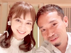 平愛梨、夫・長友佑都の38歳誕生日をお祝い　子どもたちの“顔出しショット”も……　「なんでこの曲!?」「爆笑」とツッコミ(ねとらぼ)