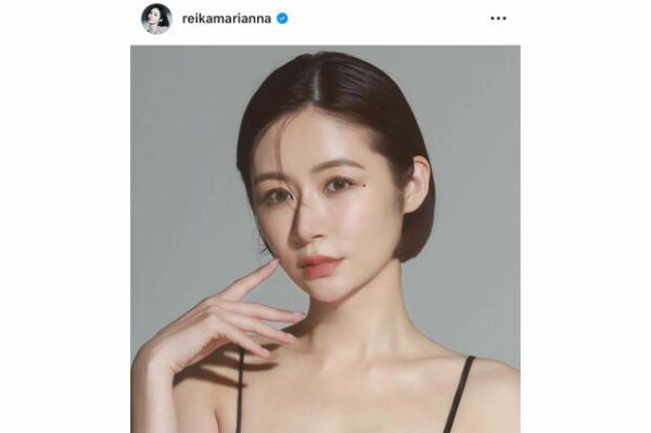 「下着に見えるような服装」元EXILE黒木啓司の実業家妻、“ガッツリ露出”で家族写真が物議(週刊女性PRIME)