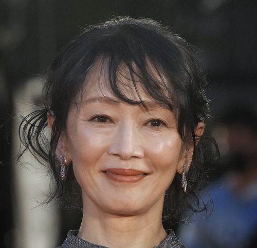 田原俊彦との濃厚な絡み、堺雅人を食った腹黒女ぶり、マスコミを驚かせた結婚…麻生祐未（61）が“第2の夏目雅子”から大変身を遂げた訳(文春オンライン)
