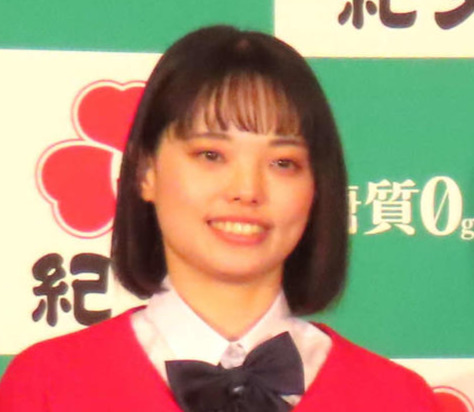 「きれいになった」人気芸人、二重整形とホクロ除去の費用明かす(日刊スポーツ)