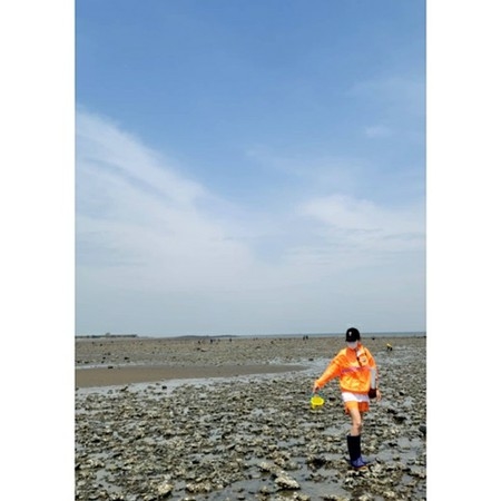 ”ペク・ジョンウォンの妻”ソ・ユジン、3児の母の天真爛漫「干潟体験」…ゲームよりも楽しい(WoW!Korea)