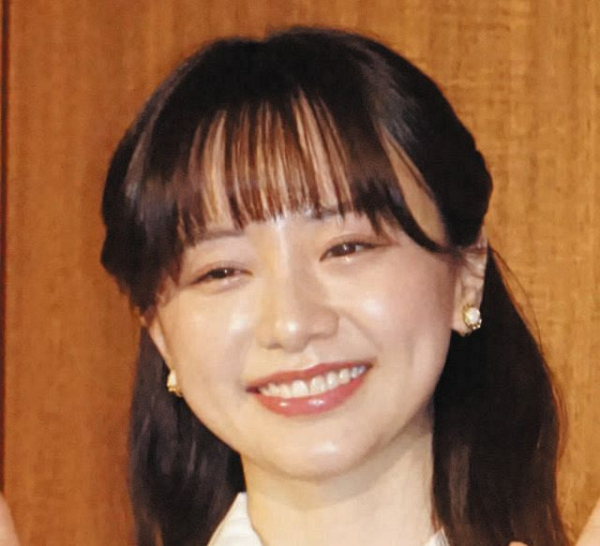 森香澄、7キロ痩せたビフォーアフターショットに「キレイな人は努力してる」「両方素敵」ダイエット法も話題に(中日スポーツ)