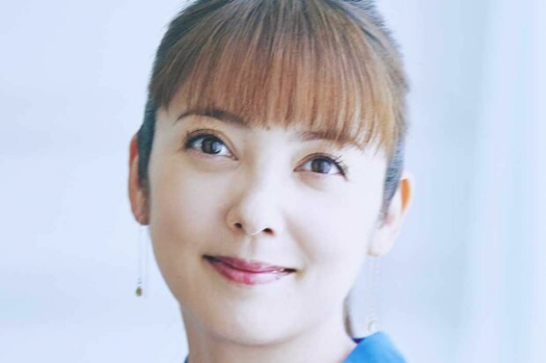 「私じゃなきゃいけない仕事はない」中山エミリがたどり着いた「人から愛される」教え(週刊女性PRIME)