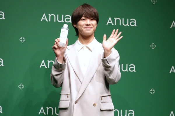 なにわ男子・大橋和也「標準語が難し過ぎた」 スキンケアブランド「Anua」のCM撮影で“緊張”(エンタメOVO)