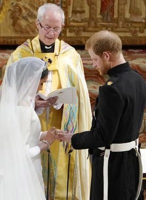 メーガン妃、結婚指輪は女王に贈られたゴールドで（日刊スポーツ）
