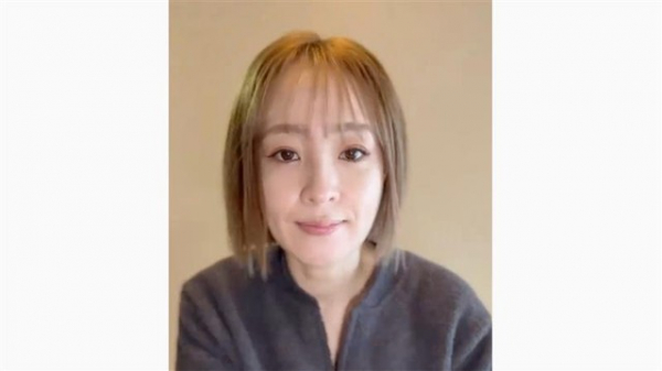「若さの秘けつは？」3児のママ・大沢あかね(39) おでこ全開のすっぴん姿を披露！秋らしいメイク動画公開に「キレイすぎ！」(めざましmedia)