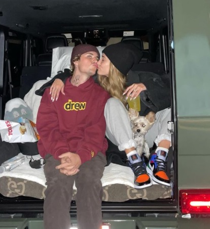 新婚のアリアナ・グランデも！人気セレブたちの心温まる「キスショット」(コスモポリタン)