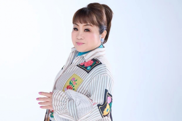 【天童よしみさん】キメ密度が高く、神々しく発光する「白絹肌」は、10代からたゆまず続けてきた“保湿ルーティン”の賜物(MAQUIA　ONLINE)
