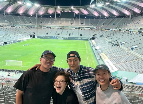 ハ・ジョンウ、義妹ファン・ボラやチュ・ジフンらとサッカー観戦…世界的なスターたちが出場(朝鮮日報日本語版)
