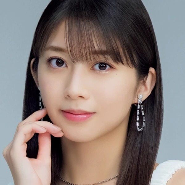 【モーニング娘。ʼ24 牧野真莉愛さん】ライブ&収録にマストな3つのポーチの中身を紹介！(MAQUIA　ONLINE)