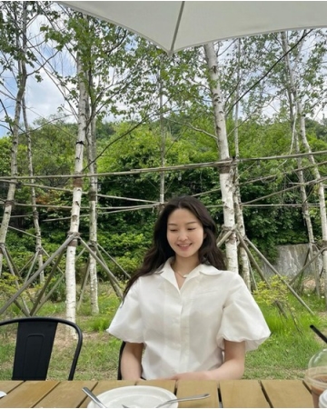 チョンジン（SHINHWA）の妻リュ・イソ、清純美人の平凡なファッション？優れたスタイルで「完成」(WoW!Korea)