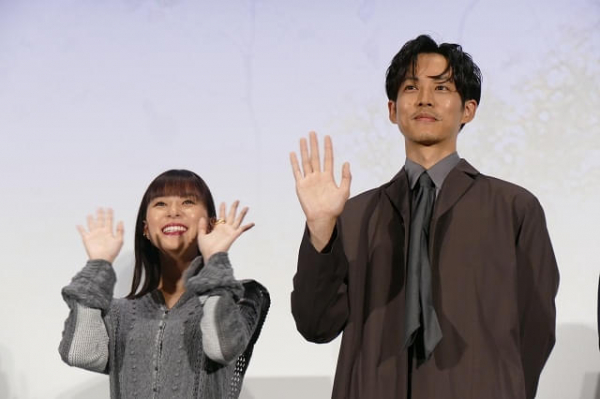 松坂桃李と芳根京子、2度目の共演でついに結婚「幸せです」「こちらこそ」【第37回東京国際映画祭】(映画.com)
