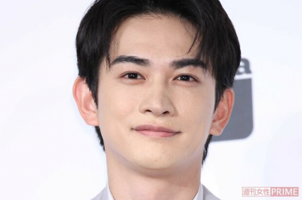 「松田優作みたい」町田啓太の“ロン毛激変”に賛否両論、“好青年”脱却はブレイクの証左(週刊女性PRIME)
