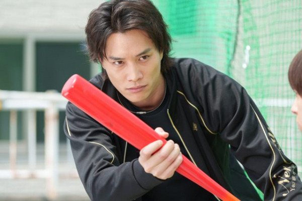 「バントマン」「鈴木伸之のコスプレとバッティングを見るドラマ」「今回も優しく熱いバントでした」(エンタメOVO)