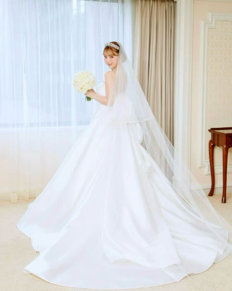 「結婚式を挙げてきました」藤田ニコル、純白のウエディングドレス姿を披露(エンタメNEXT)