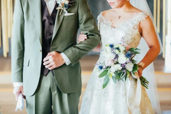 父親から「結婚しろ」「孫の顔が見たい」の声。恋愛も行為もなし。それ以外は、子を持つ普通の夫婦に(MORE)