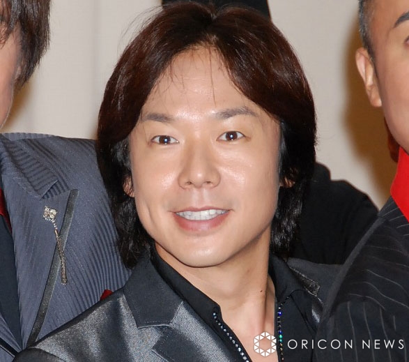 佐藤弘道「本当に生きてて良かった」　結婚30周年記念日を報告＆家族4ショットも公開(オリコン)