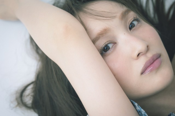 ももクロ・百田夏菜子 真っ赤な華やかドレス姿から水中の神秘的なショットを先行公開！30歳を記念した初のフォトスタイルブックが発売決定！(めざましmedia)