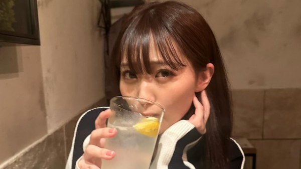 「もー！酔っちゃうでしょ」田中美久 ほろ酔い姿でお酒を楽しむショットに「一緒に飲みたい！」「みくりんに酔っちゃう」の声(めざましmedia)
