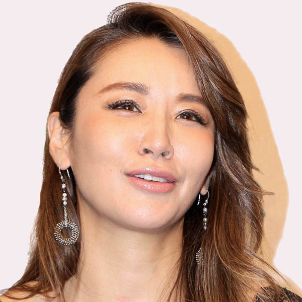 50代実業家と不倫同棲報道…鈴木紗理奈の起死回生は「女性の同情票」しかなくなった(日刊ゲンダイDIGITAL)