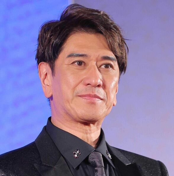 川﨑麻世、２１歳差年下妻とのキスショットが「映画のワンシーンかと」「絵になります」と話題沸騰(スポーツ報知)