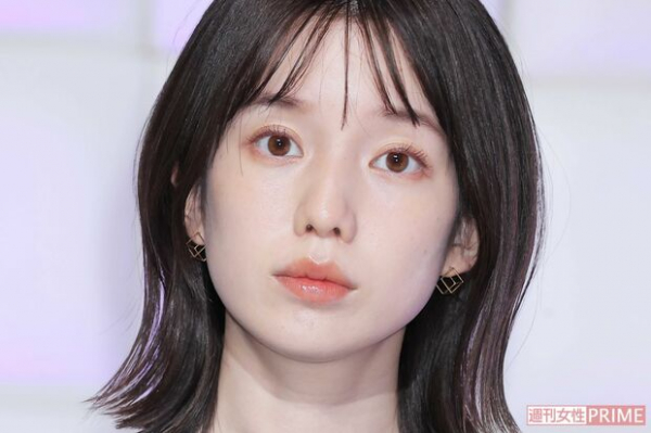 「まだ女子大生名乗れる」33歳1児の母・弘中綾香アナの近影に衝撃、衰え知らずの“実力”(週刊女性PRIME)