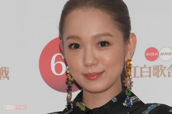 「こんな顔だっけ」西野カナ、復活ライブでギャル路線から“演歌歌手風”への激変にネット困惑(週刊女性PRIME)