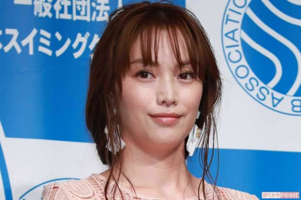 「AIみたいって褒め言葉？」蛯原友里、45歳の美しすぎる最新ショットで“議論”が勃発(週刊女性PRIME)