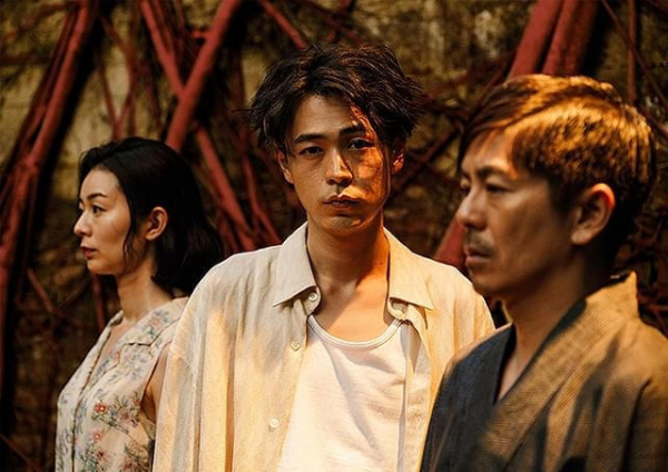【「雨の中の慾情」評論】つげ義春と片山慎三、夢幻と現実。異なる世界の交錯に魅惑される奇想の情愛譚(映画.com)