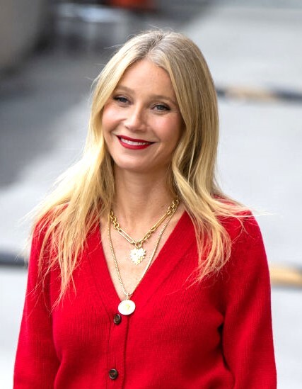 ファッションセンスは母ゆずり⁈ グウィネス・パルトロウの美人娘（20）が「社交界デビュー」(Harper’s BAZAAR（ハーパーズ バザー）)