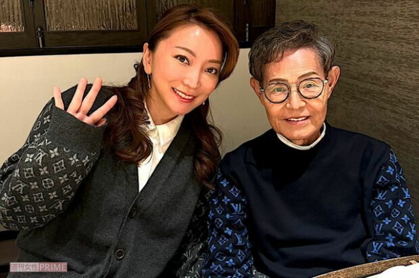 「気恥ずかしい」加藤茶＆綾菜夫妻が久しぶりのペアルックで食事、同席したのは超ベテラン歌手(週刊女性PRIME)
