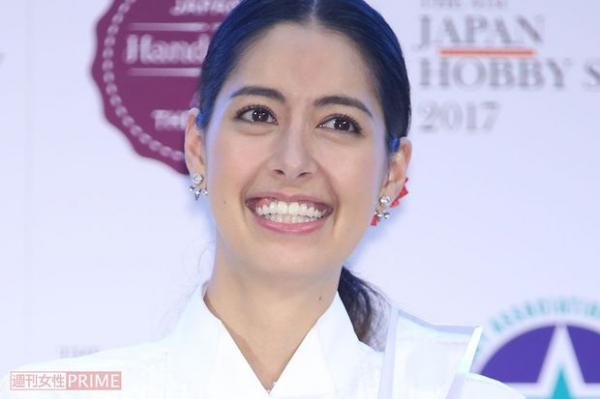 森泉の“素顔”が「阿部寛かと」動物と戯れる加工なし動画に「好感度が上がった」相次ぐ絶賛の声(週刊女性PRIME)