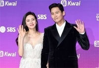 中国俳優ユー・シャオグァン（于暁光）、「大切な子どもを得た。奥さん、お疲れさま」（WoW!Korea）