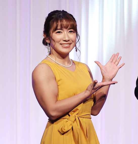 元筋肉アイドル才木玲佳、ウェディングドレス姿で挙式報告「大好きな人たちに囲まれて…」(日刊スポーツ)