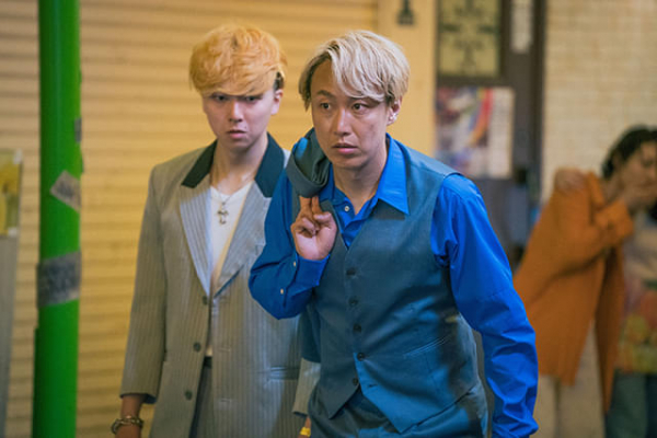 お見送り芸人しんいちを亀梨和也がボコボコに！　「外道の歌」に客引きホスト役でドラマ初出演　同い年の亀梨に「惚れました！」(映画.com)