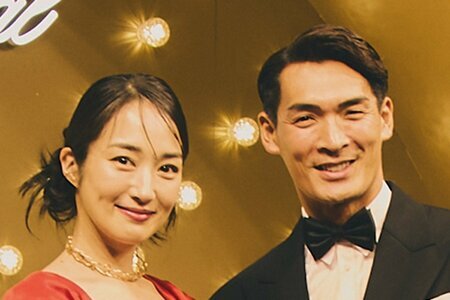 槙野智章＆高梨臨 高身長スタイル抜群夫婦！まるで舞踏会なクラシックコーデにうっとり(LIMO)