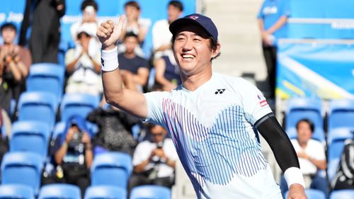 檜山沙耶さんと西岡良仁さんが結婚報告。婚礼衣装のピカチュウを手にツーショット(ハフポスト日本版)