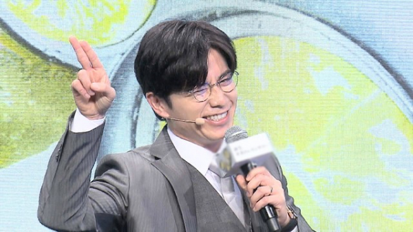 「きみかわうぃーーね」藤森慎吾 愛娘“スヤスヤショット”公開 初お散歩中の一幕に「ベビチャラ天使」の声(めざましmedia)