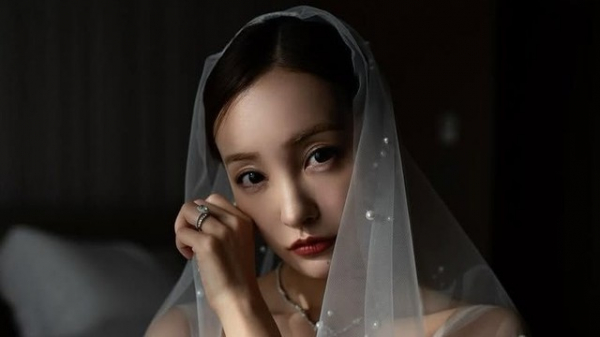 板野友美 夫・高橋奎二からのプロポーズ秘話！ 「妥協なし」ドレスから会場まで豪華結婚披露宴にかけた思いも告白(めざましmedia)