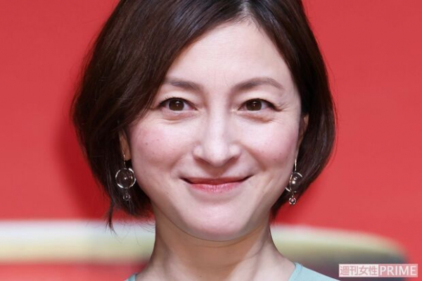 「膝上30センチの超ミニスカで熱唱」広末涼子、12800円ライブの裏事情とMCで語った“本音と涙”(週刊女性PRIME)