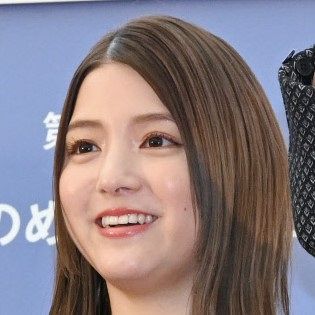 川島海荷、競泳五輪出場の中村克と結婚 「彼の優しさに惹かれ」鮮やかドレスでラブラブ２ショット(中日スポーツ)
