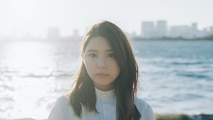川島海荷 競泳・中村克選手と結婚発表！ギリシャ・サントリーニ島でのドレス姿披露に浜辺で見つめ合う抱っこショットも(めざましmedia)