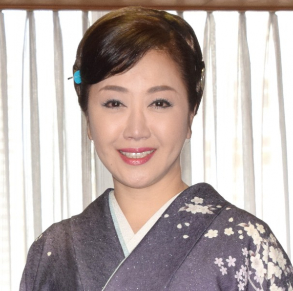 伍代夏子、夫・杉良太郎＆“息子たち”との家族ショット紹介　25回目の結婚記念日を「一家4人で、お祝い」(オリコン)