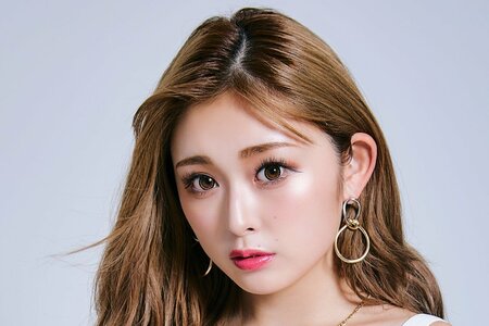 ”白ギャル”ゆうちゃみが黒髪清楚な人生初ウエディングドレス！最近恋愛観が変化「安定感のある恋愛したい」ゼクシィ表紙モデルに(LIMO)